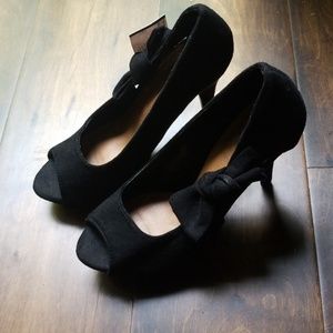 Black Peep Toe Heels with Side Bow